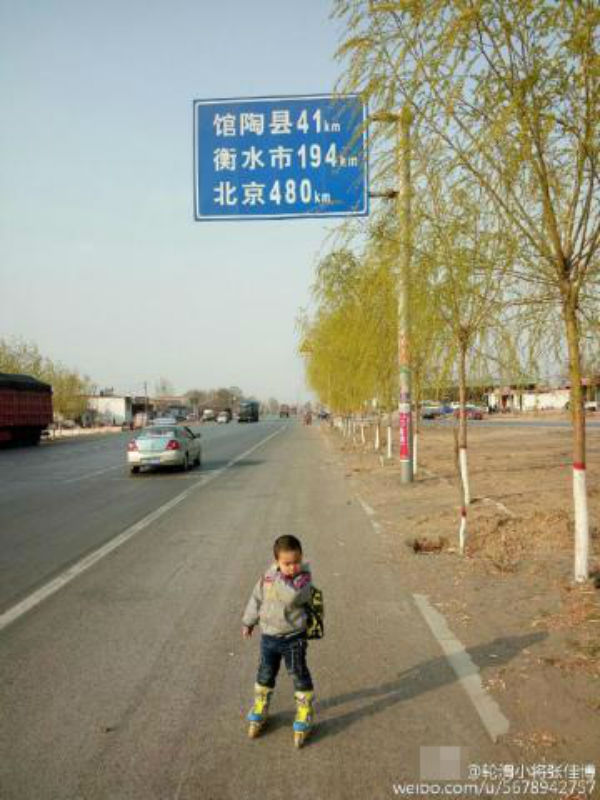 Фотография: Воспитание по-китайски: 4-летний мальчик проехал более 500 километров на роликах №6 - BigPicture.ru