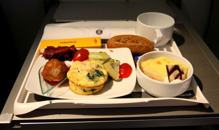 Фотография: Как выглядит еда на борту самолета в 15 авиакомпаниях №1 - BigPicture.ru