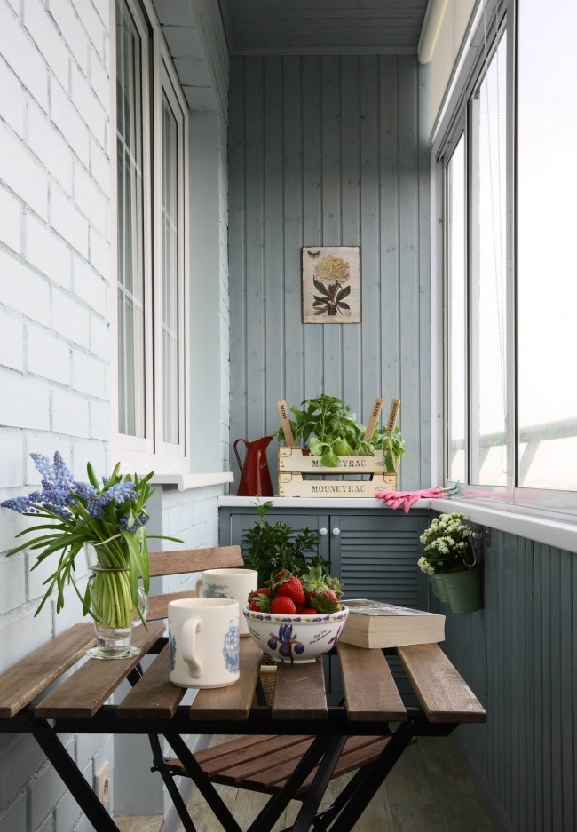 Фотография: 20 идей, как превратить маленький балкон в уголок для отдыха №10 - BigPicture.ru