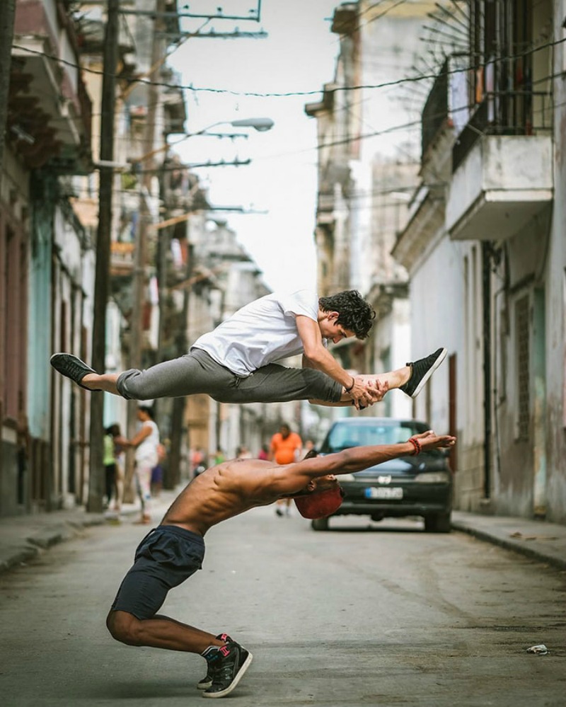 Фотография: Кубинская страсть и русская балетная школа: уличные снимки танцоров №4 - BigPicture.ru