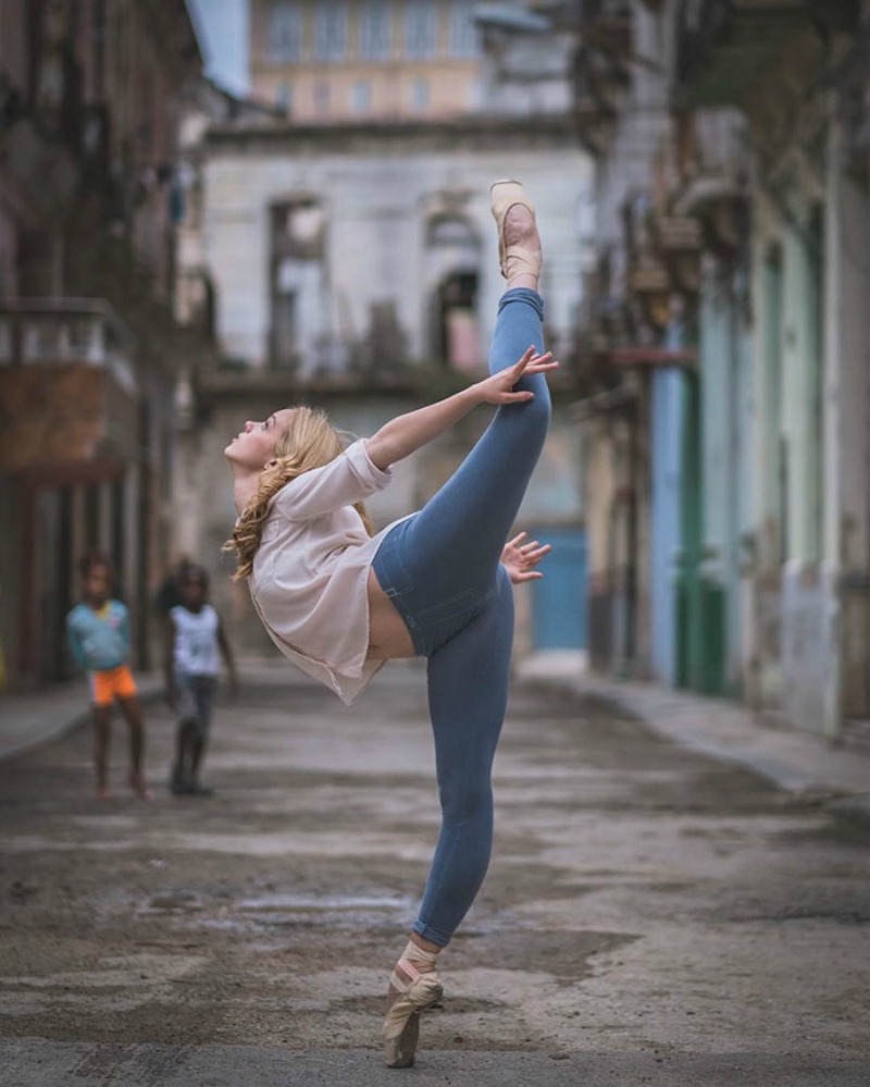 Фотография: Кубинская страсть и русская балетная школа: уличные снимки танцоров №7 - BigPicture.ru