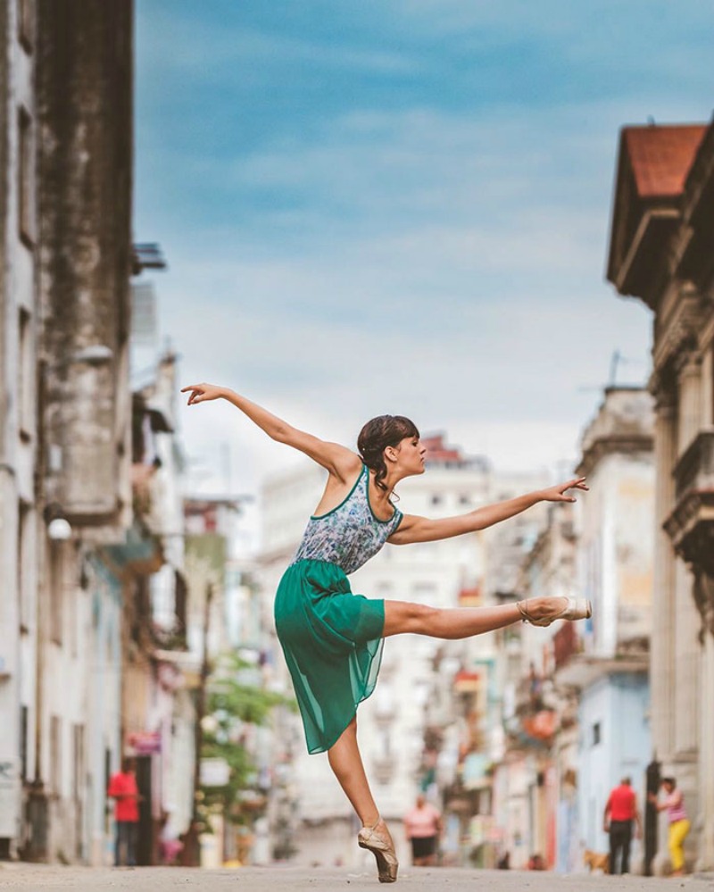 Фотография: Кубинская страсть и русская балетная школа: уличные снимки танцоров №10 - BigPicture.ru