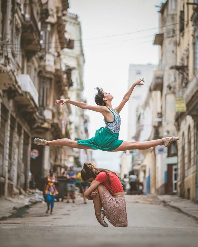 Фотография: Кубинская страсть и русская балетная школа: уличные снимки танцоров №14 - BigPicture.ru