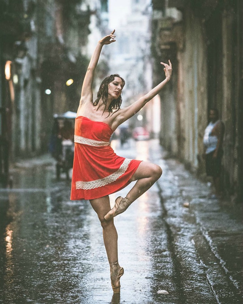 Фотография: Кубинская страсть и русская балетная школа: уличные снимки танцоров №15 - BigPicture.ru