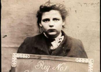 Их разыскивала полиция — Впечатляющие фото британских преступниц прошлого