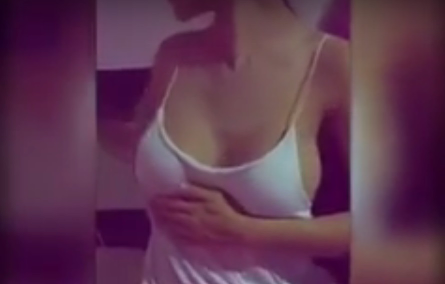 Фотография: Тайская модель показала, как распознать силиконовую грудь №2 - BigPicture.ru