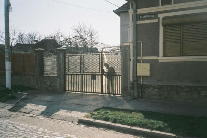 Фотография: Фотограф показывает, как умирает его родной городок в Трансильвании №1 - BigPicture.ru