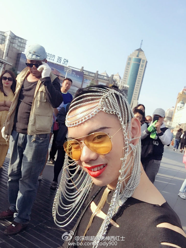Фотография: Китайский трансвестит, который не может просто так взять и сходить в магазин №12 - BigPicture.ru