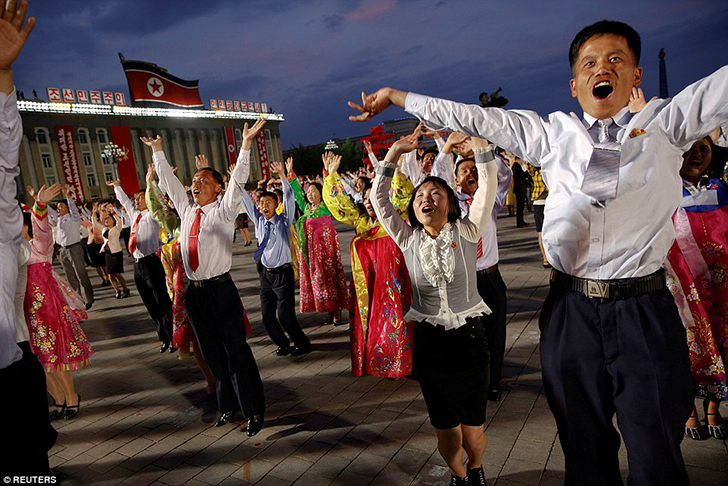 Фотография: Безудержное веселье: как в Северной Корее отпраздновали съезд правящей партии №13 - BigPicture.ru