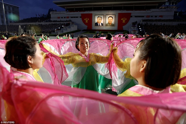 Фотография: Безудержное веселье: как в Северной Корее отпраздновали съезд правящей партии №18 - BigPicture.ru