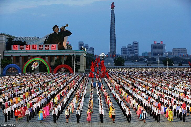 Фотография: Безудержное веселье: как в Северной Корее отпраздновали съезд правящей партии №19 - BigPicture.ru