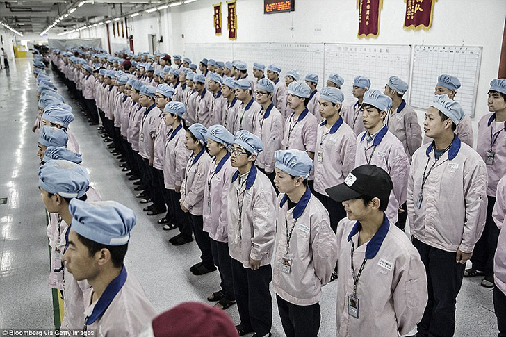 Фотография: Страх и отвращение в общежитии рабочих фабрики, где собирают iPhone №19 - BigPicture.ru