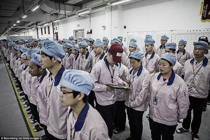 Фотография: Страх и отвращение в общежитии рабочих фабрики, где собирают iPhone №20 - BigPicture.ru
