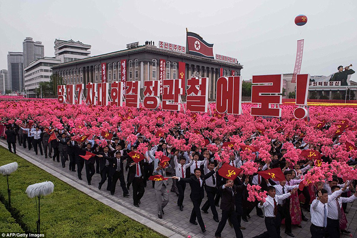 Фотография: Безудержное веселье: как в Северной Корее отпраздновали съезд правящей партии №21 - BigPicture.ru