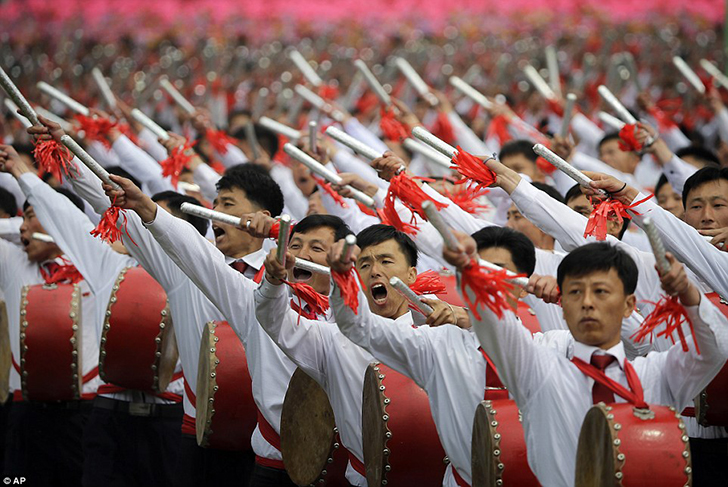 Фотография: Безудержное веселье: как в Северной Корее отпраздновали съезд правящей партии №22 - BigPicture.ru