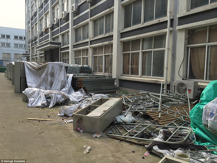 Фотография: Страх и отвращение в общежитии рабочих фабрики, где собирают iPhone №5 - BigPicture.ru