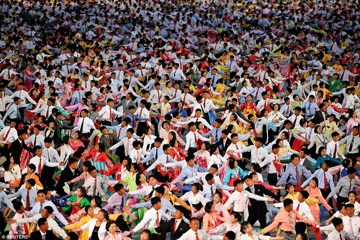 Фотография: Безудержное веселье: как в Северной Корее отпраздновали съезд правящей партии №6 - BigPicture.ru