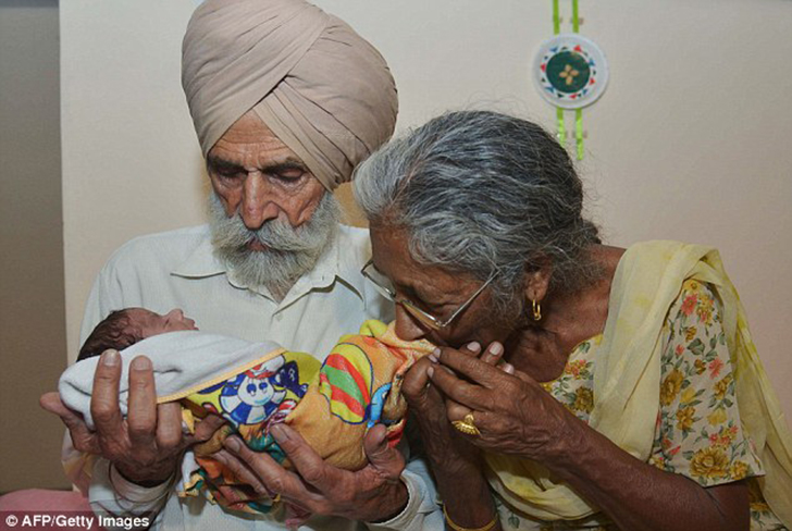Фотография: Зачем 72-летняя индийская женщина родила первенца №6 - BigPicture.ru