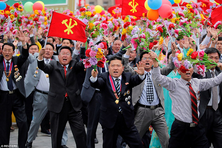 Фотография: Безудержное веселье: как в Северной Корее отпраздновали съезд правящей партии №10 - BigPicture.ru