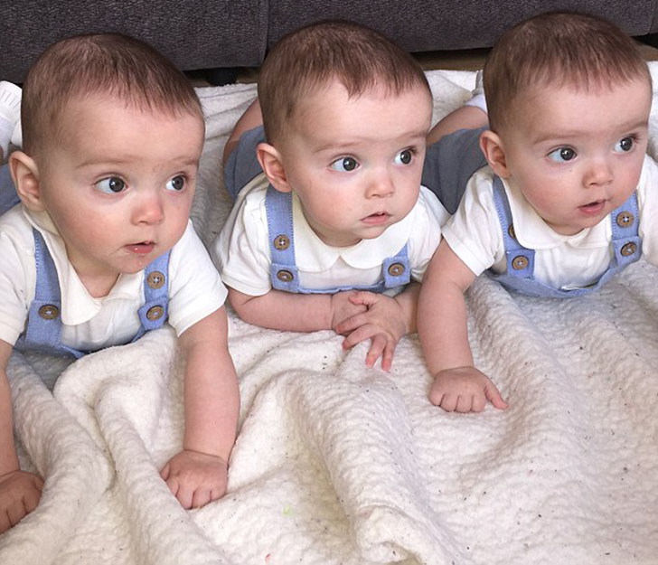 Фотография: Генетическая ксерокопия: британские тройняшки, которых различает только родная мать №10 - BigPicture.ru