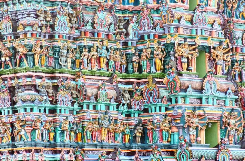 Фотография: Стены этого индийского храма состоят из тысяч скульптур №3 - BigPicture.ru