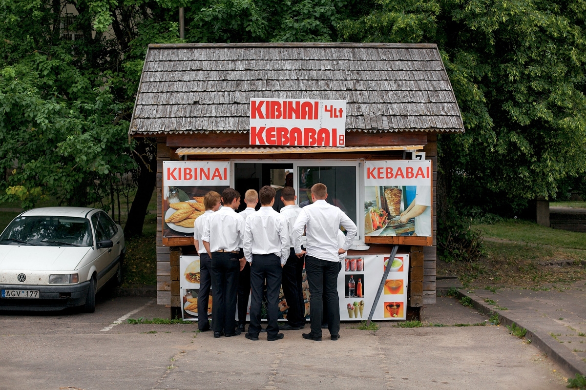 Фотография: Ружье, кебаб и лимузины: как выглядит счастье в Литве №7 - BigPicture.ru