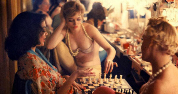 24 соблазнительных снимка икон стиля XX века