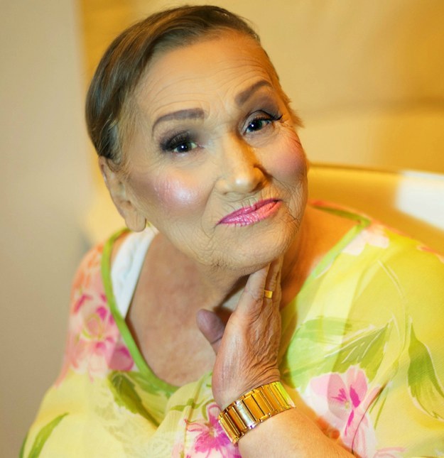 Фотография: 80-летняя бабушка попросила внучку сделать ей макияж и проснулась знаменитой №4 - BigPicture.ru