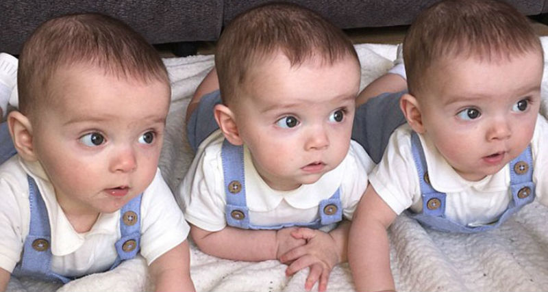 Фотография: Генетическая ксерокопия: британские тройняшки, которых различает только родная мать №1 - BigPicture.ru