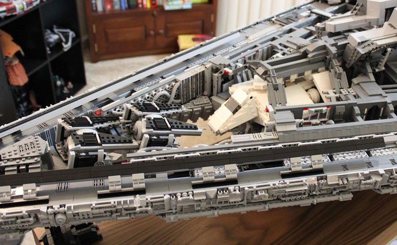 Фотография: Парень построил из Lego космический корабль из 
