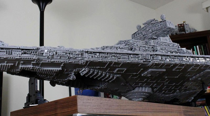 Фотография: Парень построил из Lego космический корабль из 
