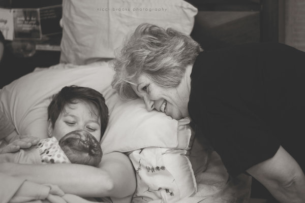 Фотография: Как мамы своим дочерям рожать помогают №14 - BigPicture.ru