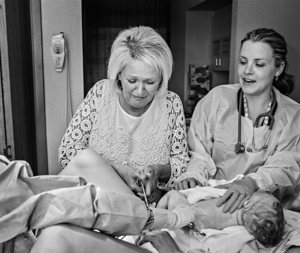 Фотография: Как мамы своим дочерям рожать помогают №7 - BigPicture.ru