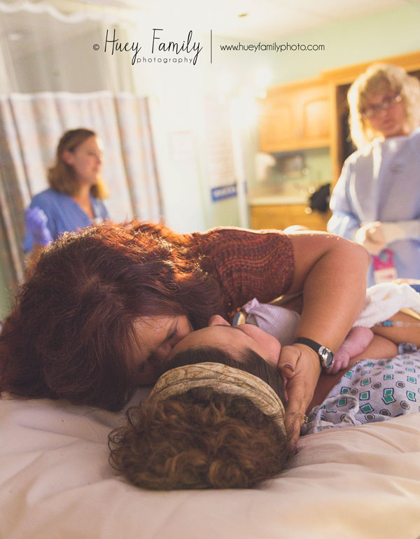 Фотография: Как мамы своим дочерям рожать помогают №10 - BigPicture.ru