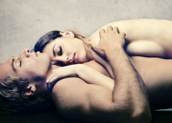 11 причин спать голышом