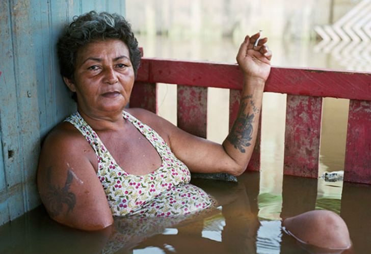 Фотография: Шокирующие фото людей в затопленных домах №1 - BigPicture.ru