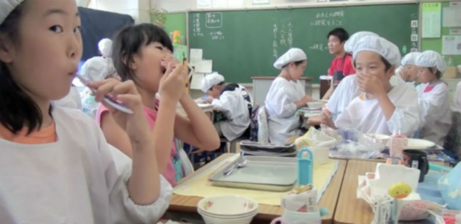 Фотография: Как обедают дети в японской школе №1 - BigPicture.ru