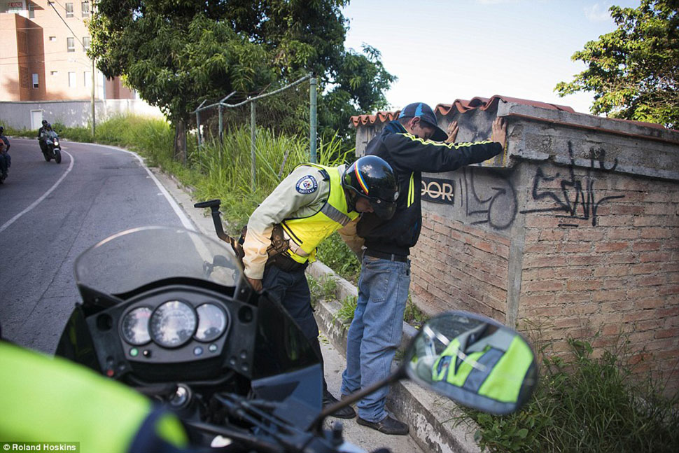 Фотография: Короли Каракаса: исповедь главаря банды, промышляющей похищениями людей №12 - BigPicture.ru