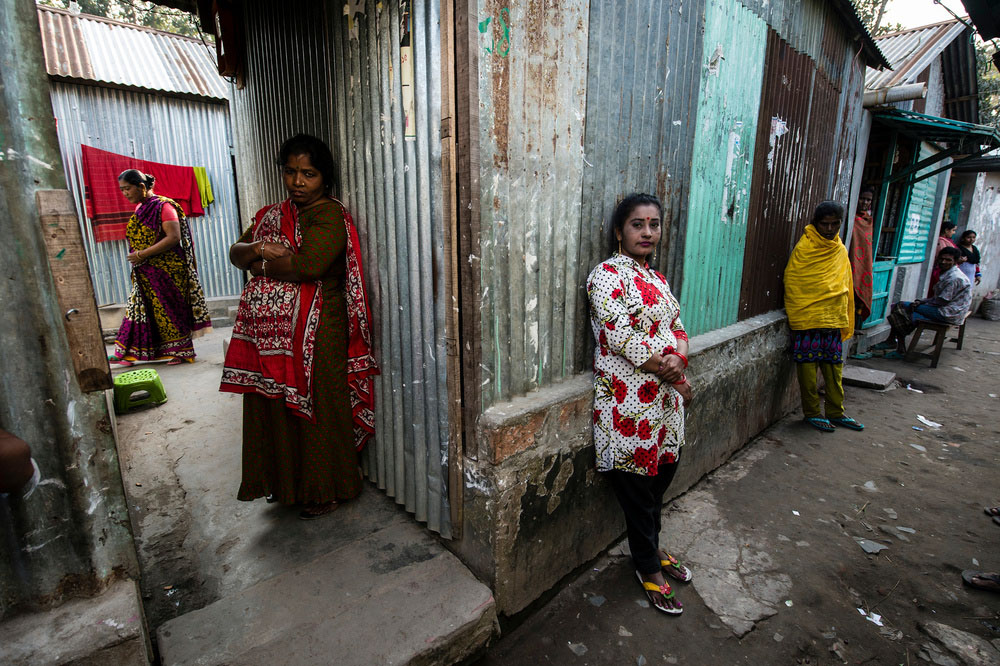 Фотография: Как живут и работают проститутки в 200-летнем борделе Бангладеш №3 - BigPicture.ru