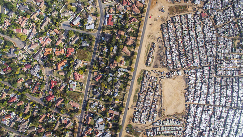 Фотография: Шокирующее неравенство в ЮАР в объективе беспилотника №1 - BigPicture.ru