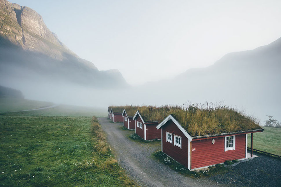Фотография: Скандинавские домики с заросшей крышей, в которых хочется поселиться немедленно №19 - BigPicture.ru