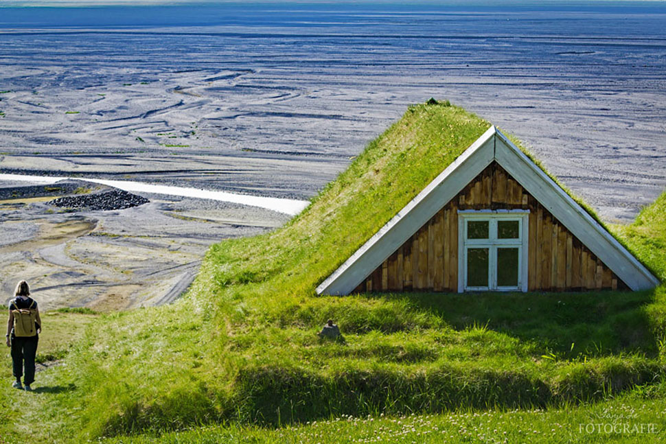 Фотография: Скандинавские домики с заросшей крышей, в которых хочется поселиться немедленно №3 - BigPicture.ru