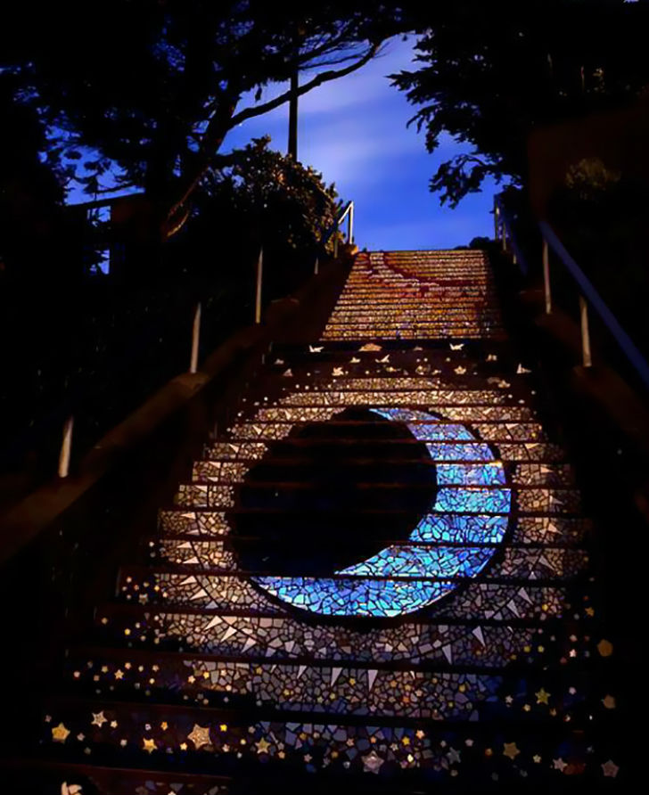 Фотография: Магическая лестница, которая ведет на луну и солнце №3 - BigPicture.ru