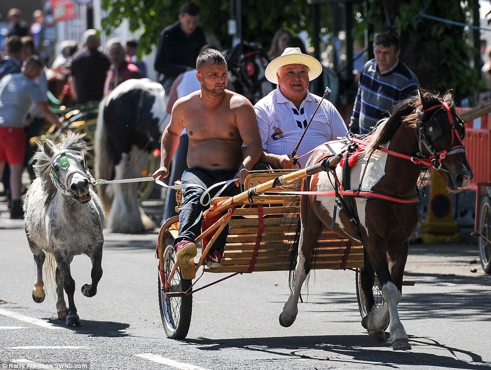 Фотография: Смешались в кучу кони, люди: что творят тысячи цыган на конной ярмарке в Эпплби №9 - BigPicture.ru