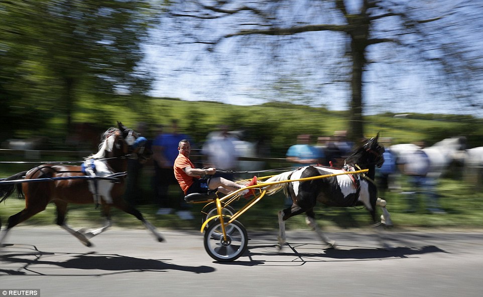 Фотография: Смешались в кучу кони, люди: что творят тысячи цыган на конной ярмарке в Эпплби №11 - BigPicture.ru