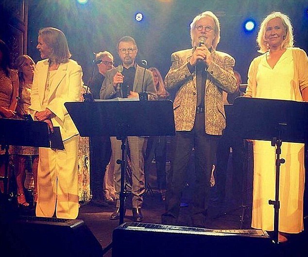 Фотография: Mamma Mia: участники ABBA впервые за 30 лет воссоединились! №4 - BigPicture.ru