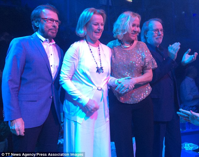 Фотография: Mamma Mia: участники ABBA впервые за 30 лет воссоединились! №3 - BigPicture.ru