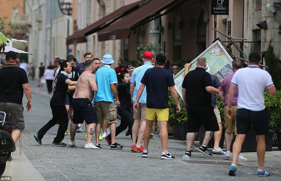 Фотография: Бедный Марсель: беспорядки между фанатами, которые не закончатся до конца чемпионата №29 - BigPicture.ru