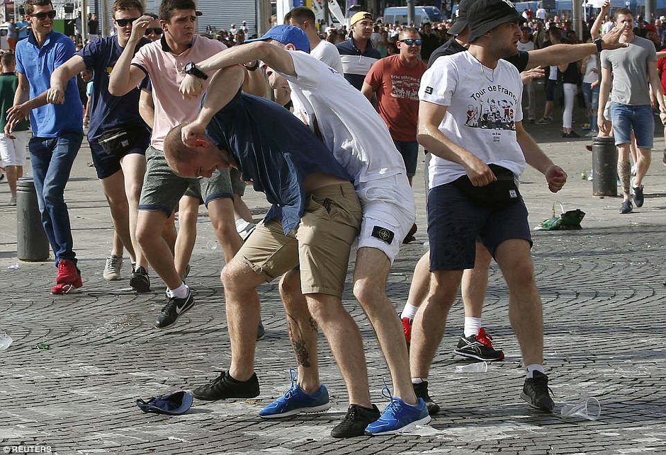 Фотография: Бедный Марсель: беспорядки между фанатами, которые не закончатся до конца чемпионата №6 - BigPicture.ru