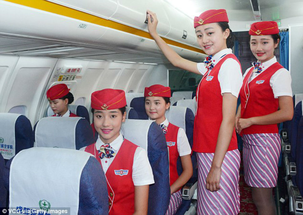 Фотография: Почему с суровыми китайскими стюардессами лучше не связываться №3 - BigPicture.ru